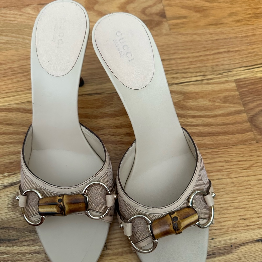 Gucci Women's Beige Mules with Bamboo Accent